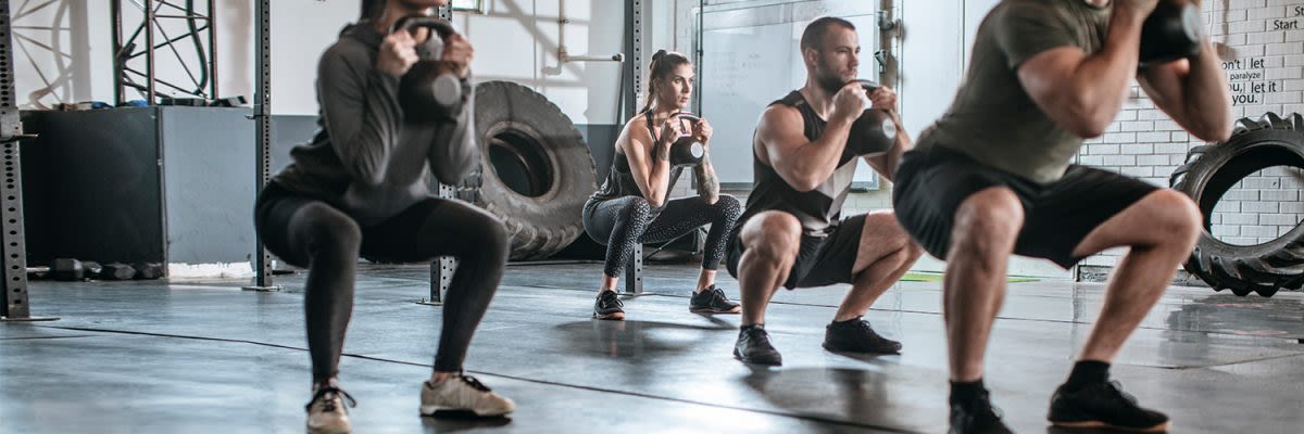 1500x500 Männer und Frauen mit Kettelbell