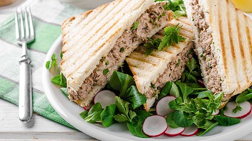 Broodje Tonijn met spinazie paprika en kappertjes