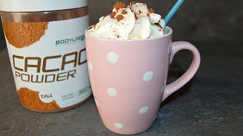 Warme whey chocolade melk