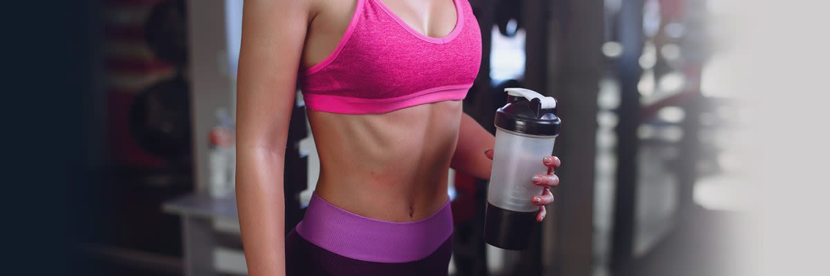 vrouw met protein shaker