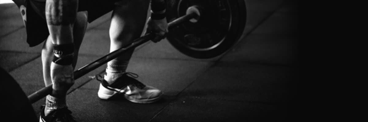 1500x500xp man in deadlift positie