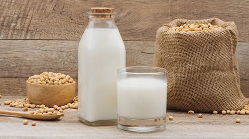 Wat is het beste voedsel voor de spieren? Sojamelk vs Magere Melk.
