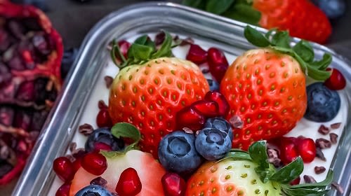 Cake bowl met vers fruit