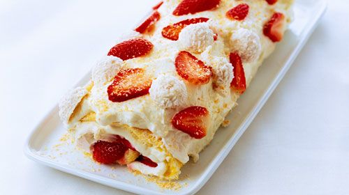 Low Carb Biskuitrolle mit Pina Colada Füllung