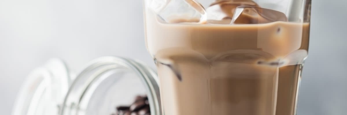 Salted Caramel Iced Latte 1800x800