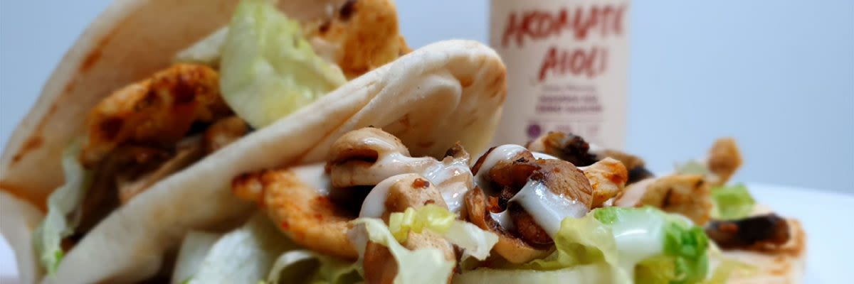 Pita-Tasche mit Aioli und Guacamole