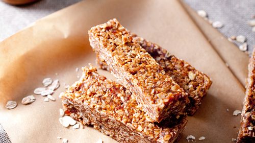 No-Bake Peanut Butter Granola Bars mit Benefits