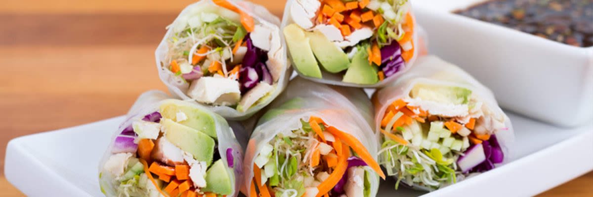 Sommerliche Avocado Rollen