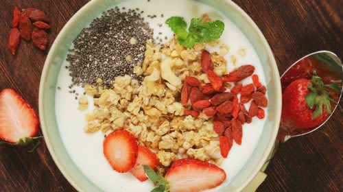 Gymondo Frühstück: Erdbeer-Goji-Müsli
