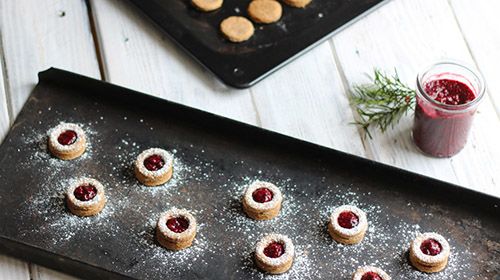 Spitzbuben mit Himbeer-Chia-Marmelade