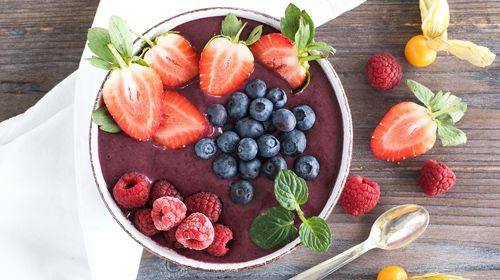 Acai Brombeer Smoothie Bowl