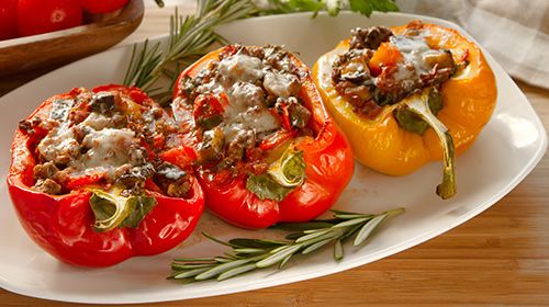 Vegetarisch gefüllte Paprika mit Zucchini
