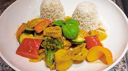 Kokos-Curry mit Huhn und Gemüse
