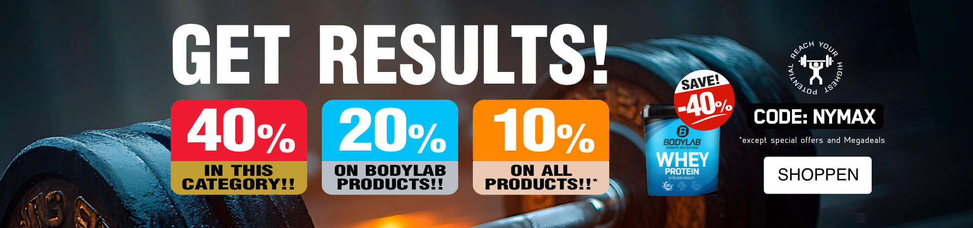 Donkere banner met halter, in het midden drie gekleurde verwijzingen naar de kortingsstaffel met 40% op de uitverkoopcategorie, 20% op alle andere BL-producten met uitzonderingen en 10% op merken van derden. Rechts een weiblikje en ernaast een bordje met 40% korting
