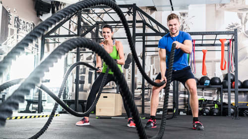 Muskelaufbau im Fitnesscenter – so erkennst du einen kompetenten Trainer