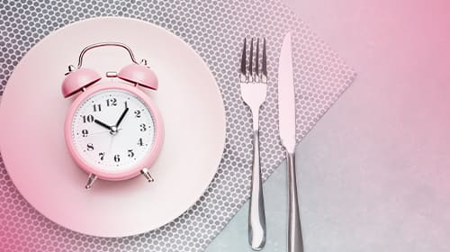 Intermittierendes Fasten: Essen mit Blick auf die Uhr! Was steckt dahinter?